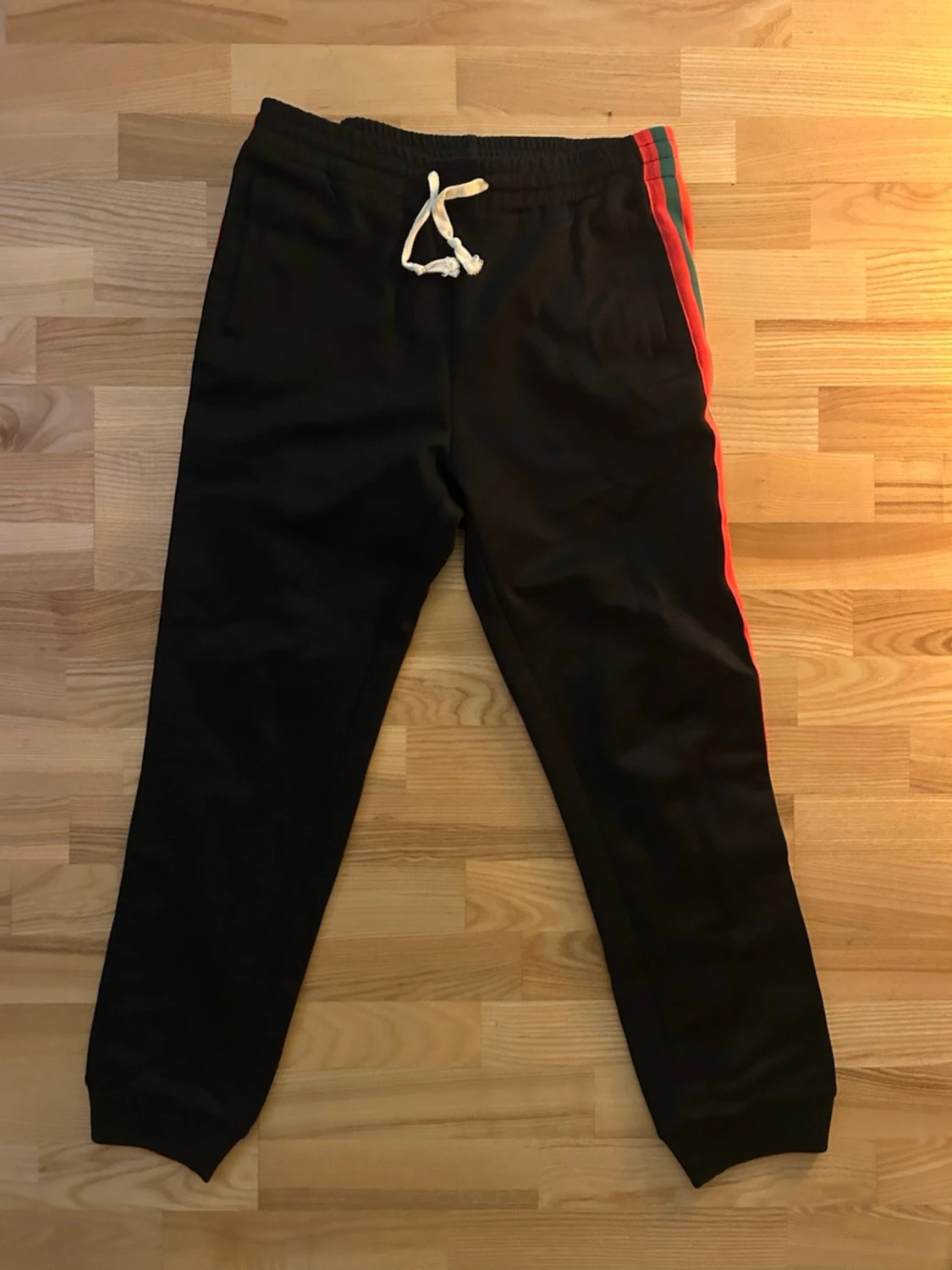 Gucci Svarta mjukisbyxor med röd-gröna ränder