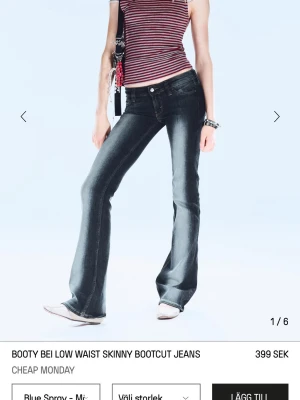 Bootcut jeans från Cheap Monday - Mörkblå booty bei bootcut jeans från Cheap Monday, Low waist storlek 28/34, sitter bra på mig som är 174 med innebenslängd 85 💗 använda en gång. Öppen för prisförslag 