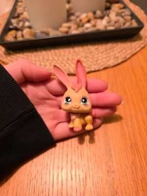 Littlest pet shop - Littlest pet shop kanin Finns fler i min profil för samfrakt. Följ gärna mitt konto då jag kommer lägga upp fler figurer😊