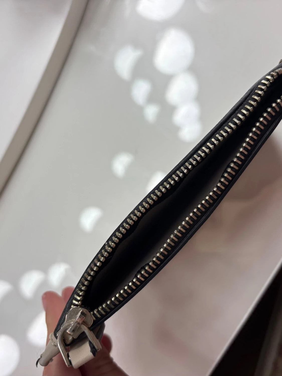 Beige plånbok från Guess - 1