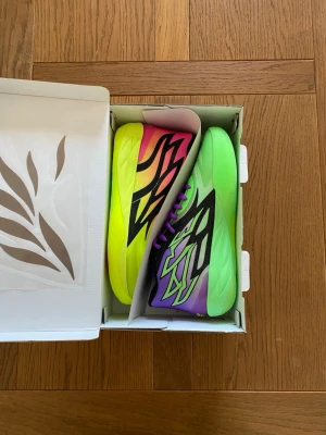 Rick n Morty Puma MB02 - Helt nya Rick n Morty basketskor i storlek 43.5. Dom passade inte mig därför säljer jag dom.