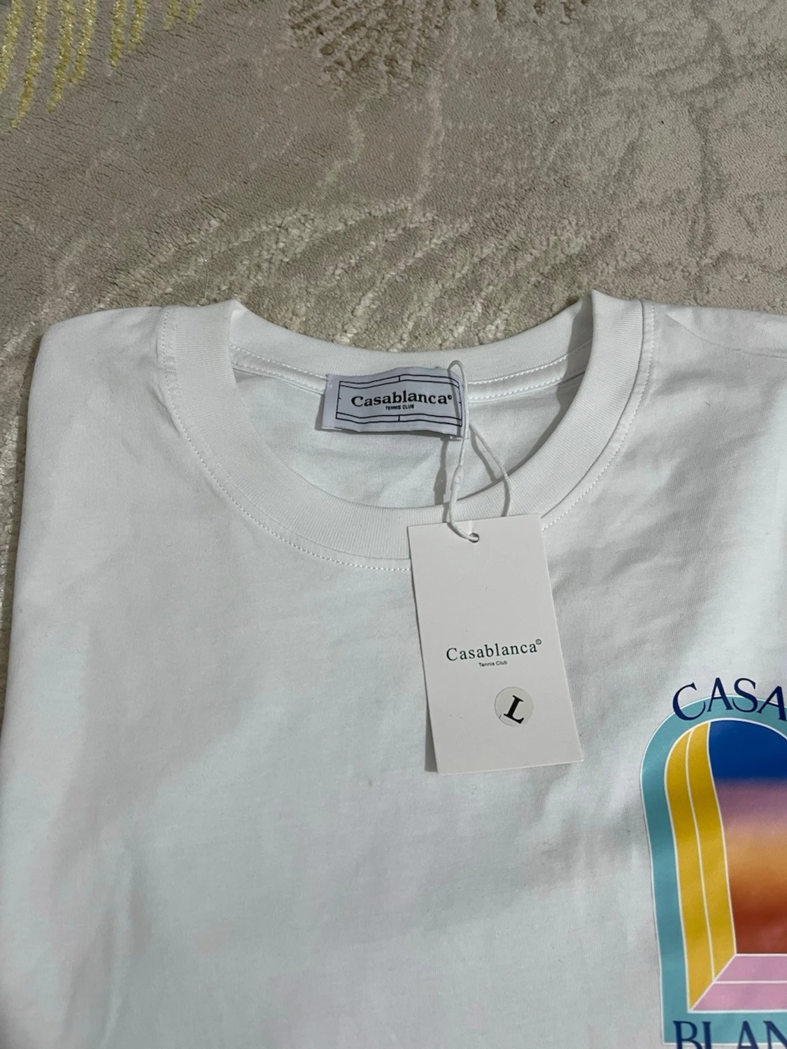 Vit t-shirt från  med tryck - 2