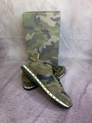 Valentino rockrunners  - Mycket fint skick | Size 43 | fraktar inom 24 timmar | för att köpa klicka ”köp nu” | vid frågor eller funderingar skriv en meddelande | följare får bättre rabatter🙌