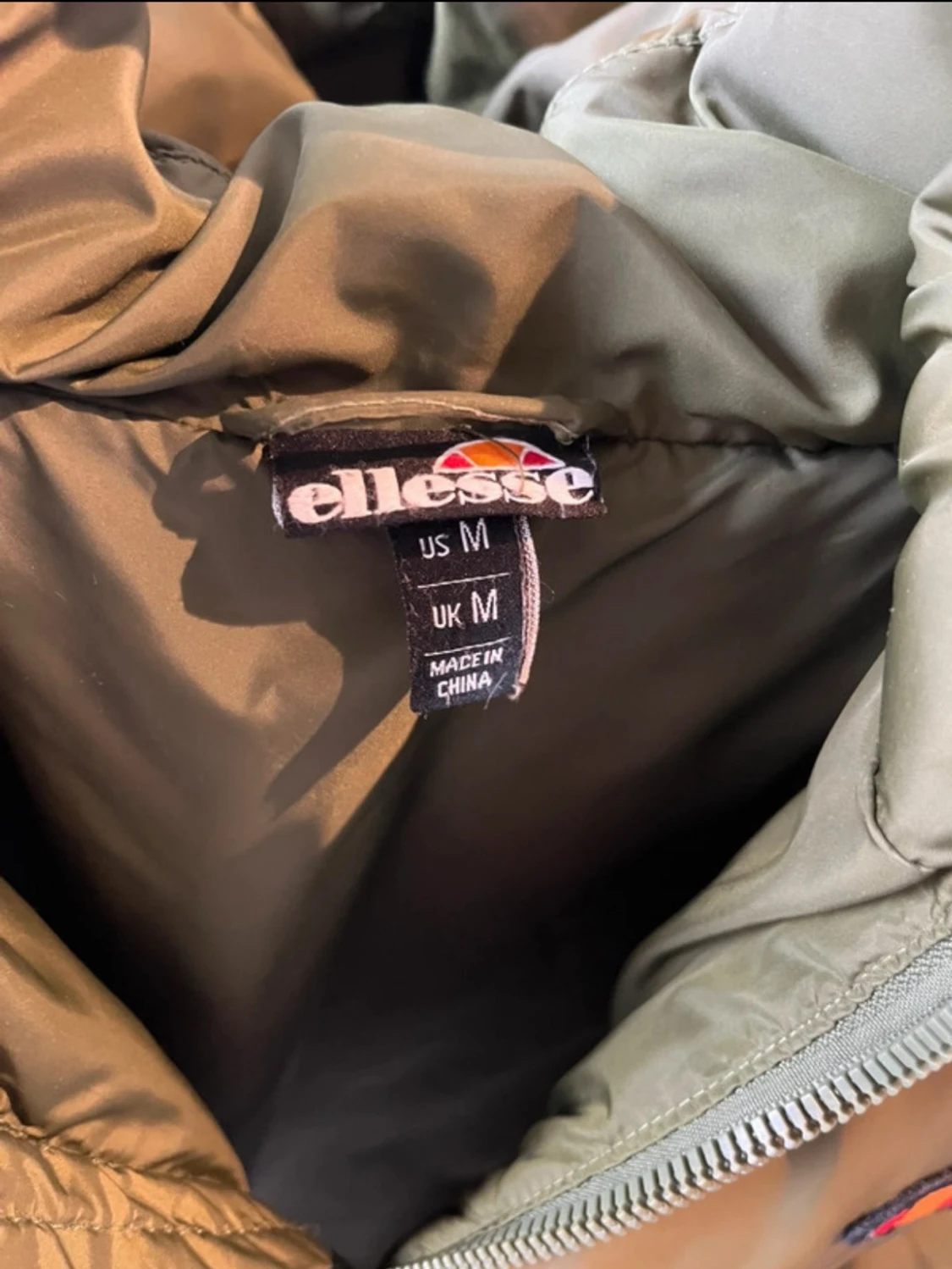 Olivgrön dunjacka från Ellesse, st. M - 1