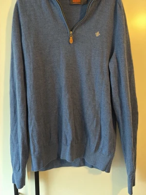 Blå halvzip tröja från Morris - Snygg blå tröja från Morris med halv dragkedja, storlek M