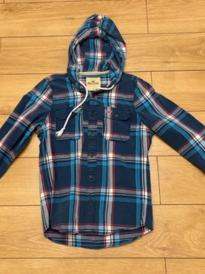 Laidback huvtröja från hollister  - Tja! Säljer denna riktigt snygga archive hollister luvtröjan, ska försöka uppdatera med snyggare bilder men ej hemma för tillfället! Priset kan absolut diskuteras!