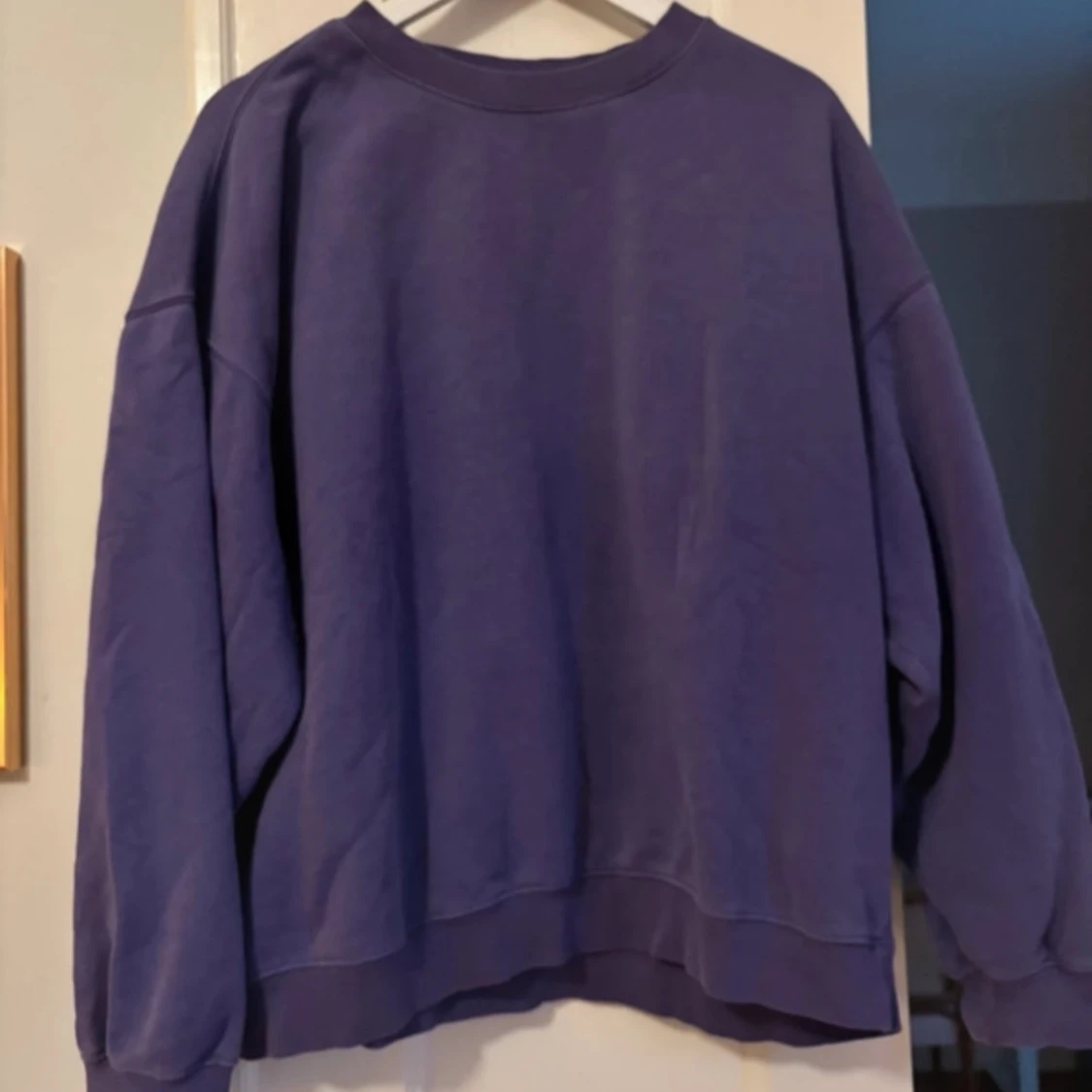 Oversized lila sweatshirt från Weekday