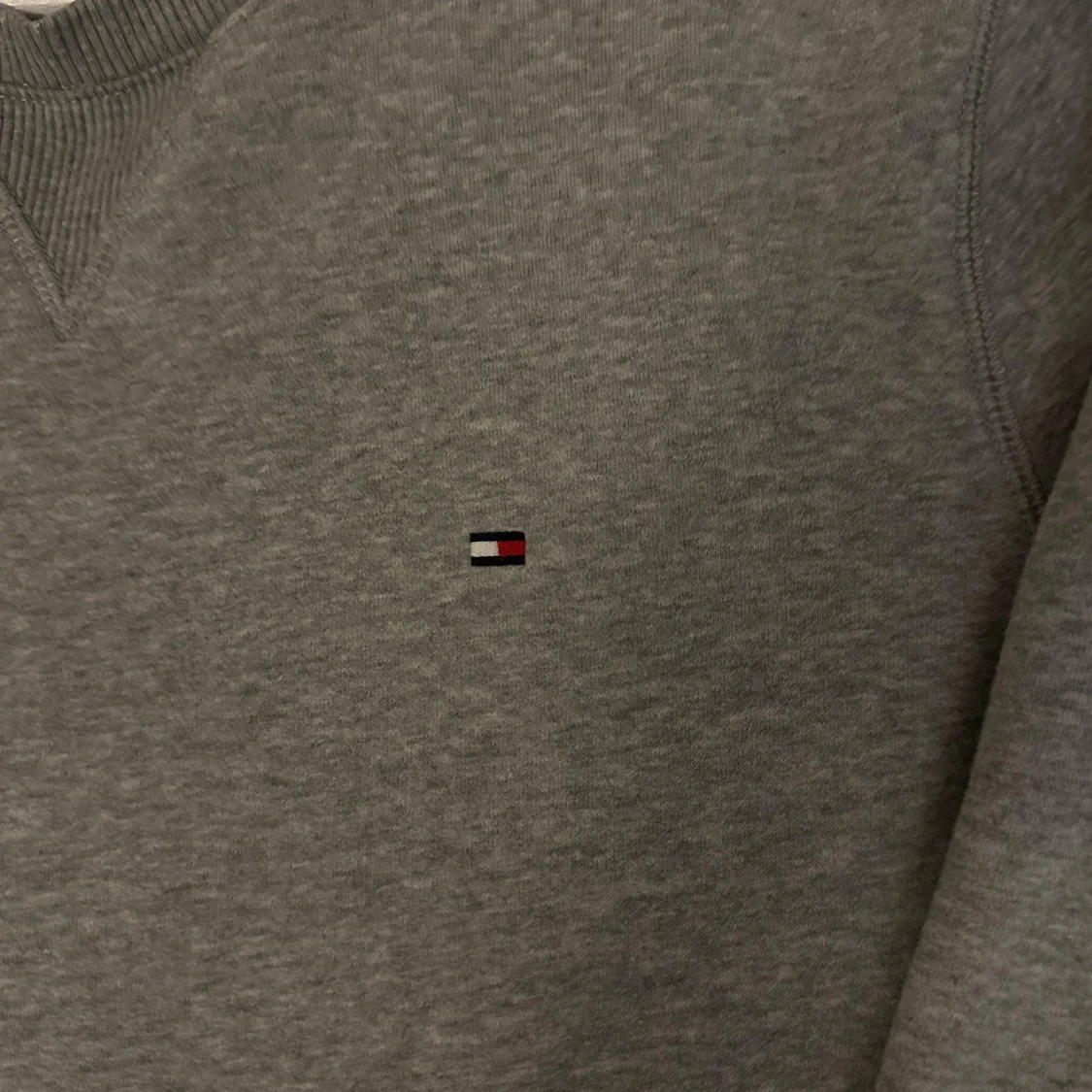 Grå sweatshirt från Tommy Hilfiger - 2