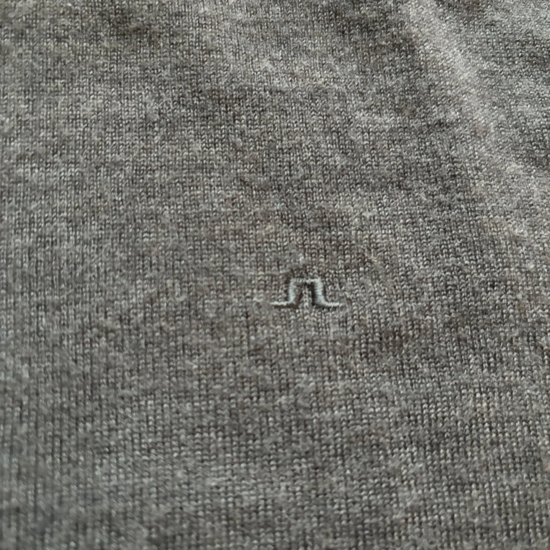 Brun stickad tröja från J.Lindeberg - 1