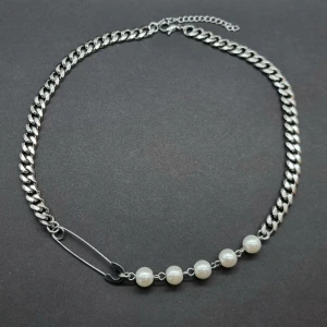 Handgjort halsband  - Rostfritt stål.  