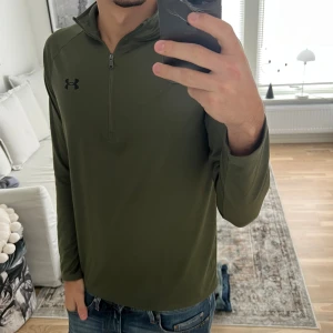 Under armour tröja  - Otroligt fet och clean tröja från under armour, priset kan såklart diskuteras! 