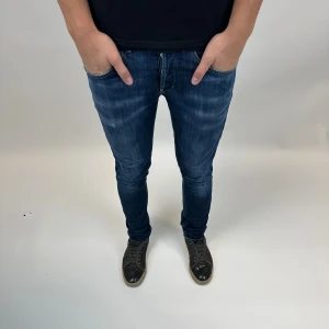 Dondup jeans - Tja säljer nu dessa riktigt snygga Dondup jeansen i storlek 31 och modellen George, nypris är cirka 3500kr mitt pris 899! Skicket är 8/10 och vid minsta lilla fundering så är det bara att höra av sig.