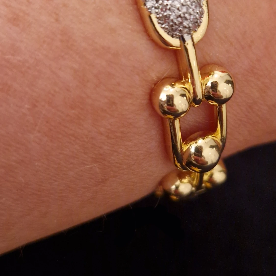 Förgyllt armband med detaljer av zirconia pavé hästsko - 4