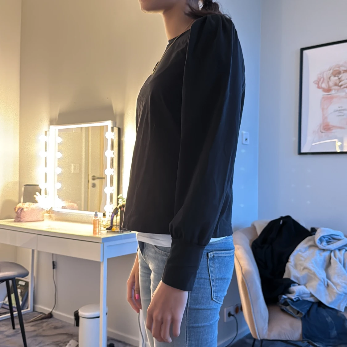 Svart långärmad blus med puffärm - 2