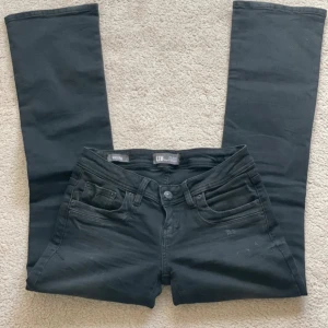 Svarta bootcut jeans LTB Valerie - Mycket bra skick