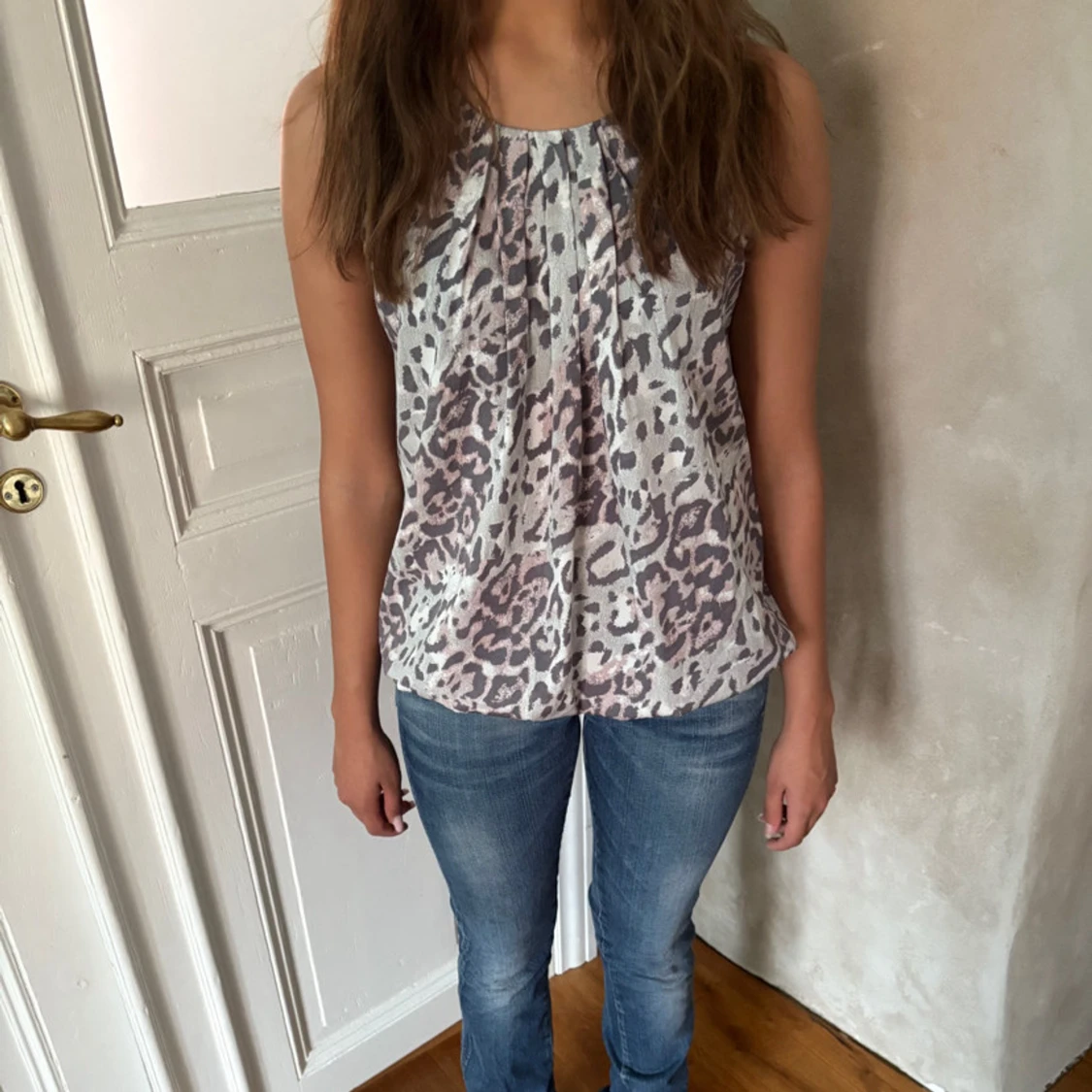 Leopardmönstrad ärmlös linnetopp