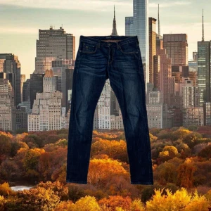 Mörkblå jeans från Scotch & Soda - Snygga mörkblå jeans från Scotch & Soda i storlek W29/L32. Kan skicka närmare bilder om det skulle vara nödvändigt😁😎