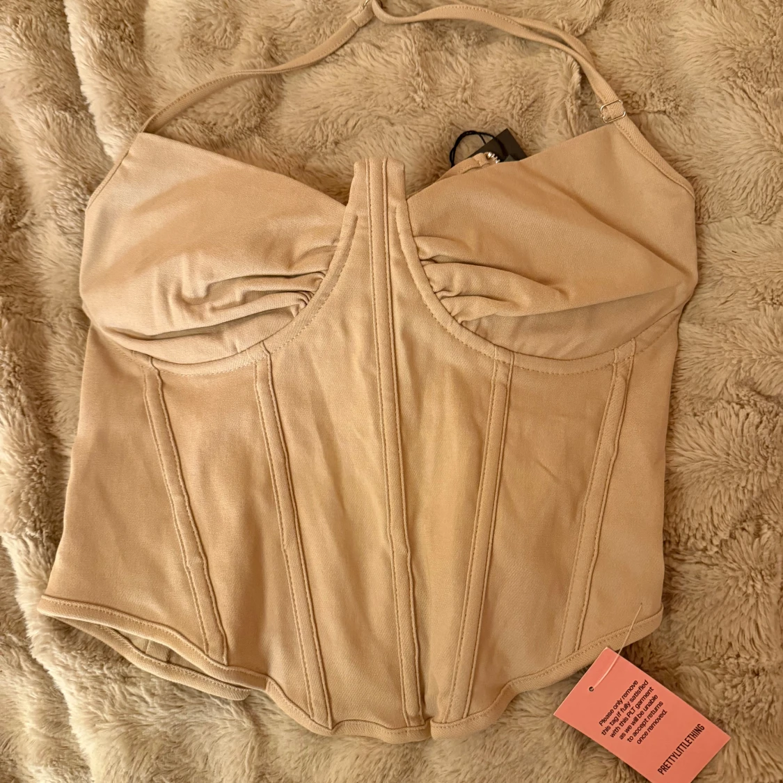 Beige korsett från PrettyLittleThing