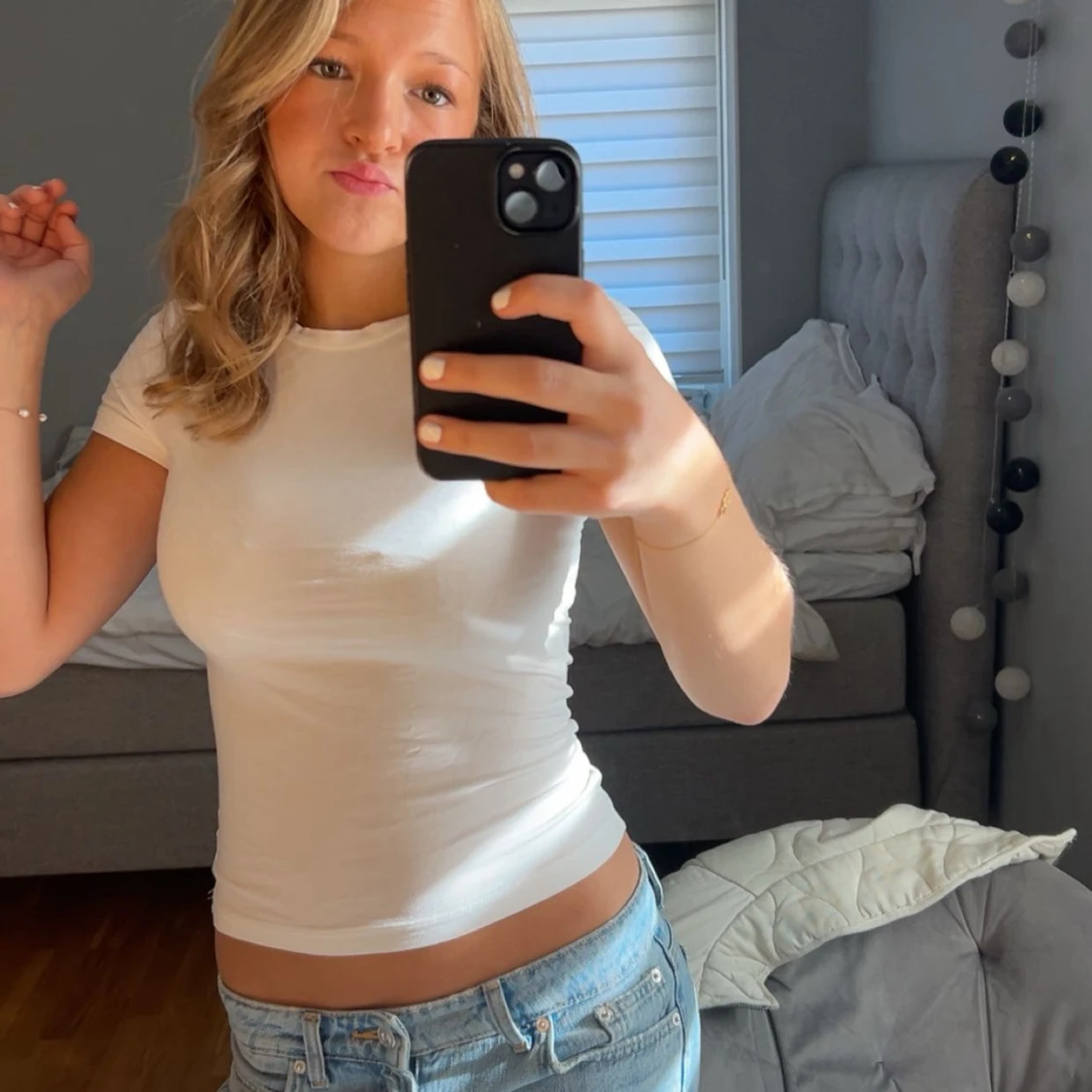 Vit t-shirt från Gina Tricot