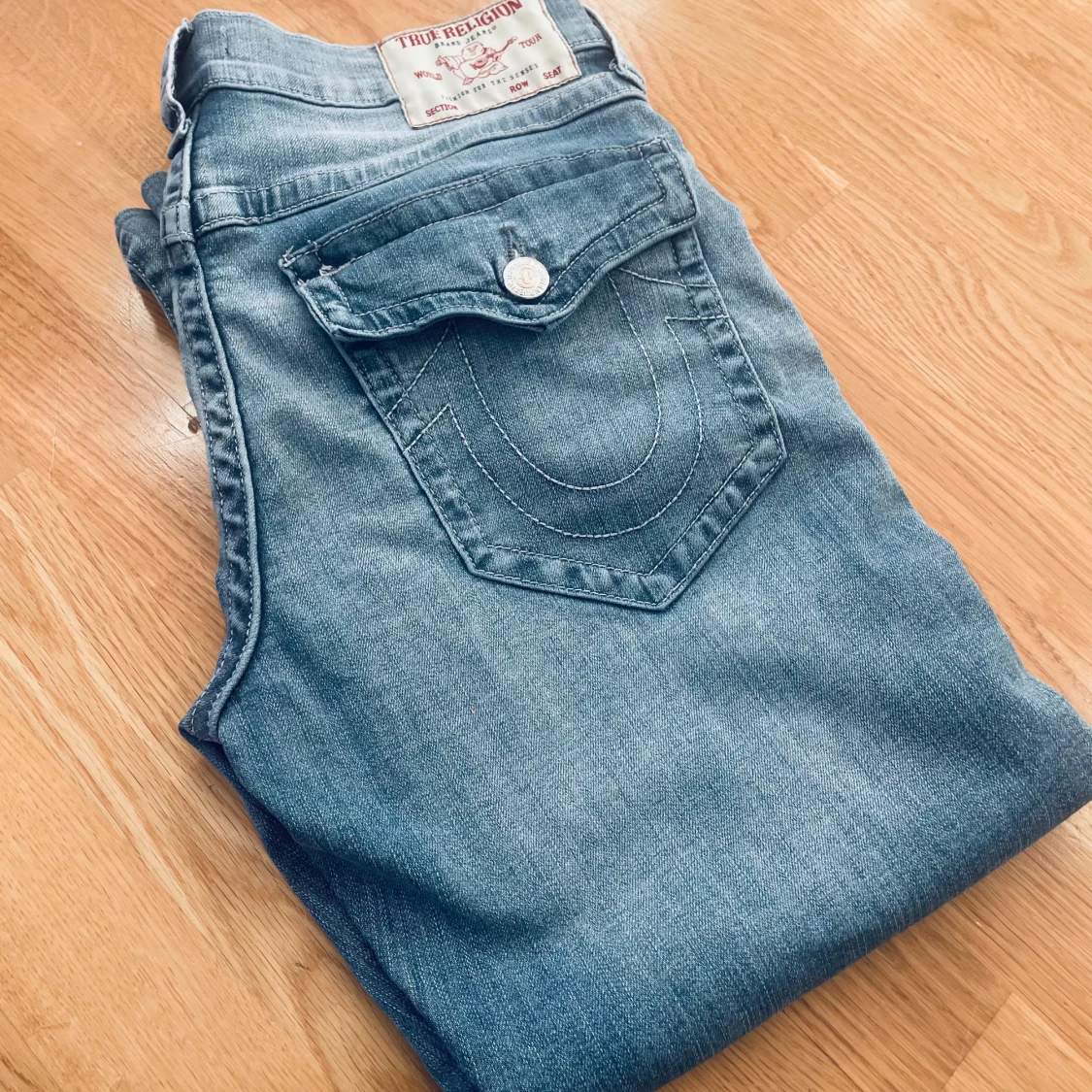 True Religion ljusblå jeans med fickdetalj - 1