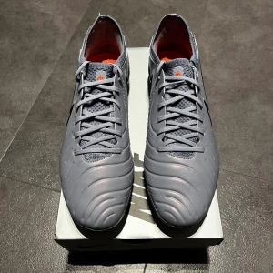 Nike Tiempo legend 10 Elite - Storlek 44,5, som nya, allt medföljs 