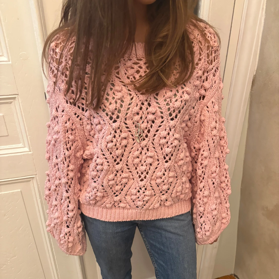 Rosa stickad tröja med ballongärmar - 1