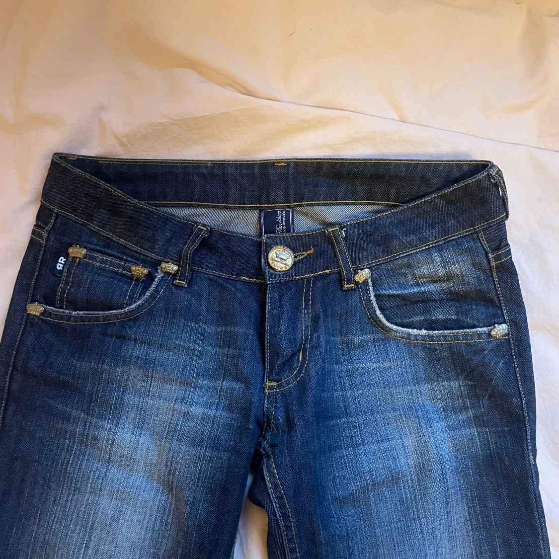 Tuffa Victoria Beckham  jeans med paljettdetaljer - 1