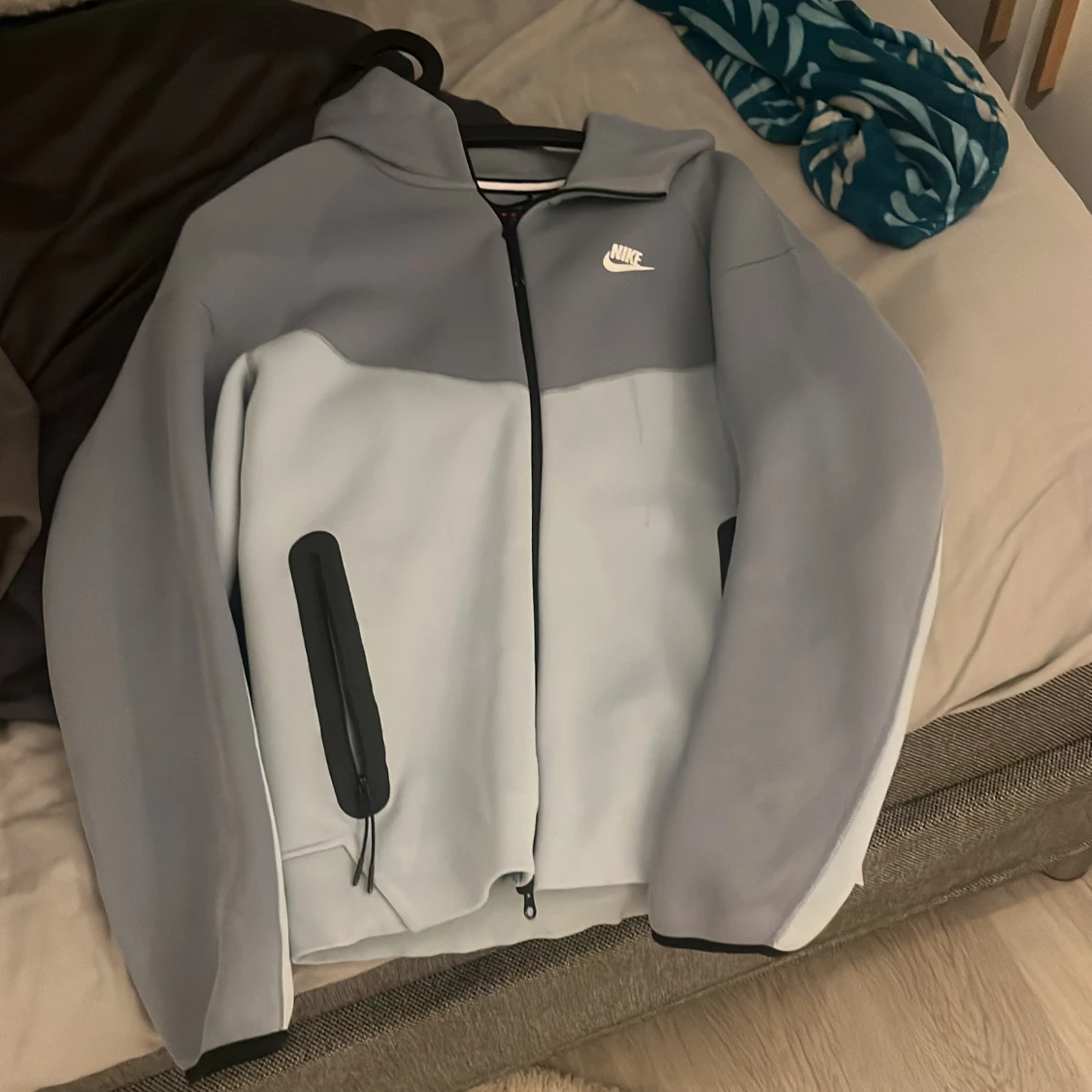 Nike grå och ljusblå vindjacka S