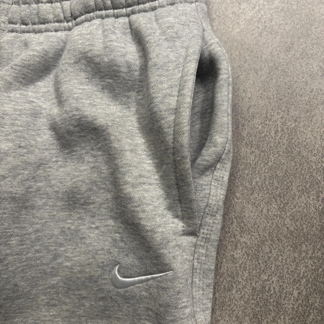 Grå Nike Mjukisbyxor  - 1