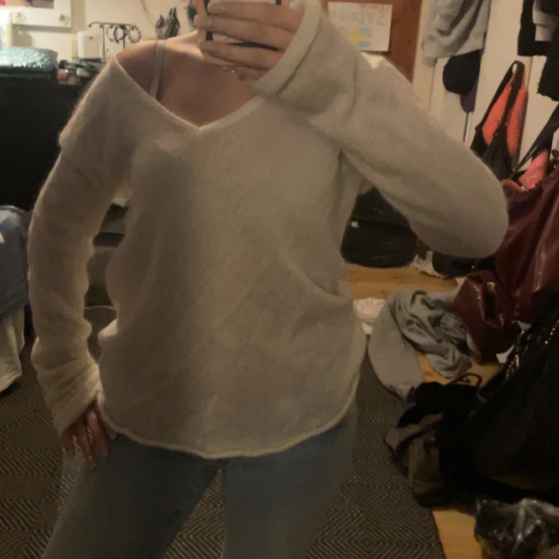 Beige v-ringad stickad tröja  - 1