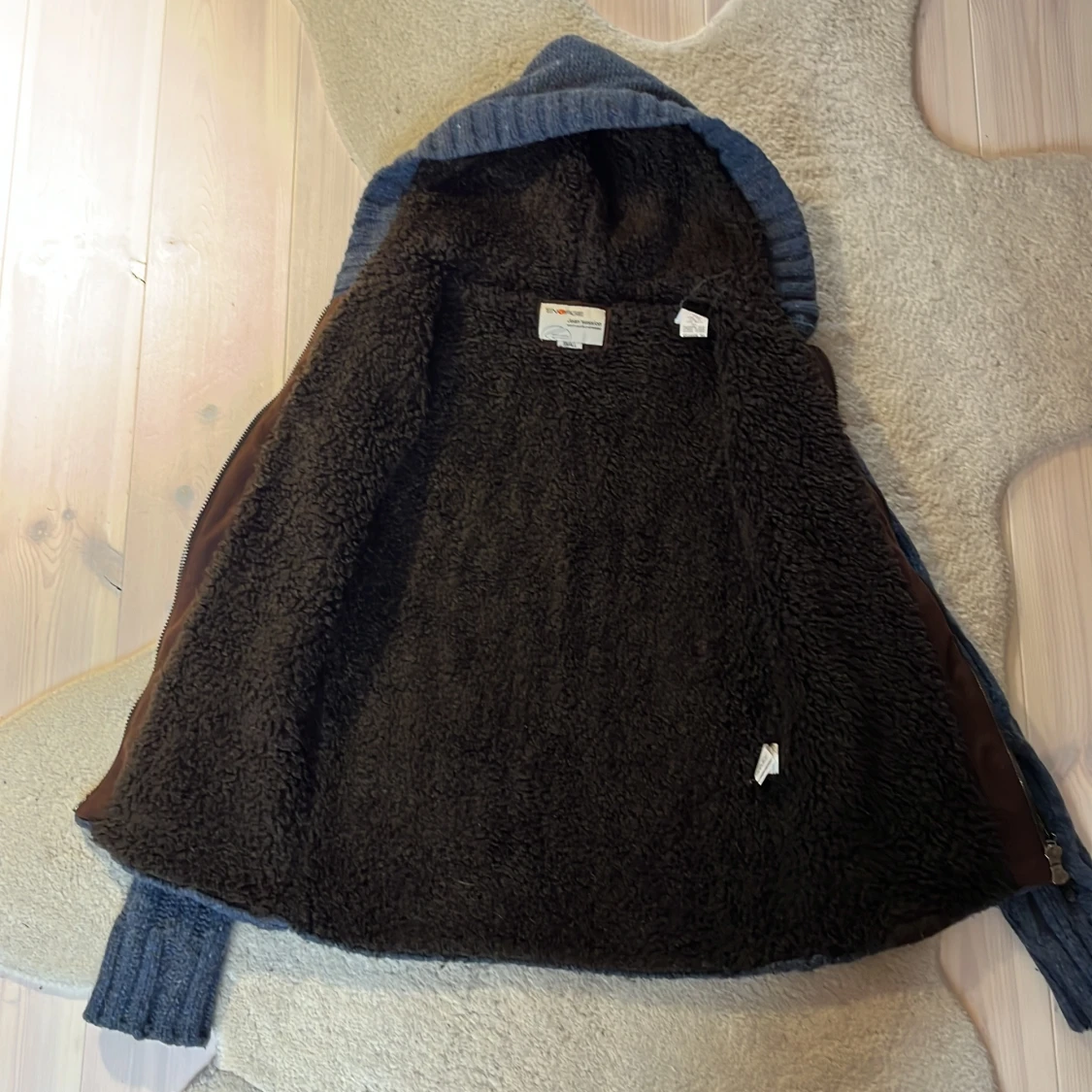 Mörkblå stickad hoodie från Energie - 4