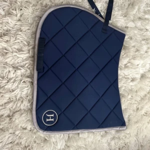 Schabrak  - Blått schabrak, aldrig använt den har bara legat och tagit upp plats. Billigare vid snabb affär. Nypris 150kr