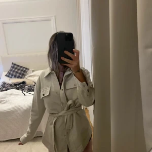 Jacka  - Jacka, super snygg. Använd 1 gång 