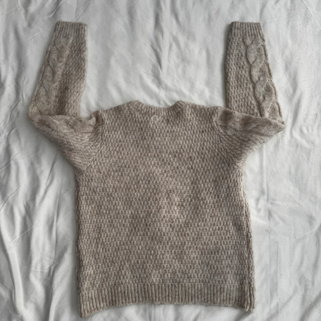 Beige stickad tröja  - 1