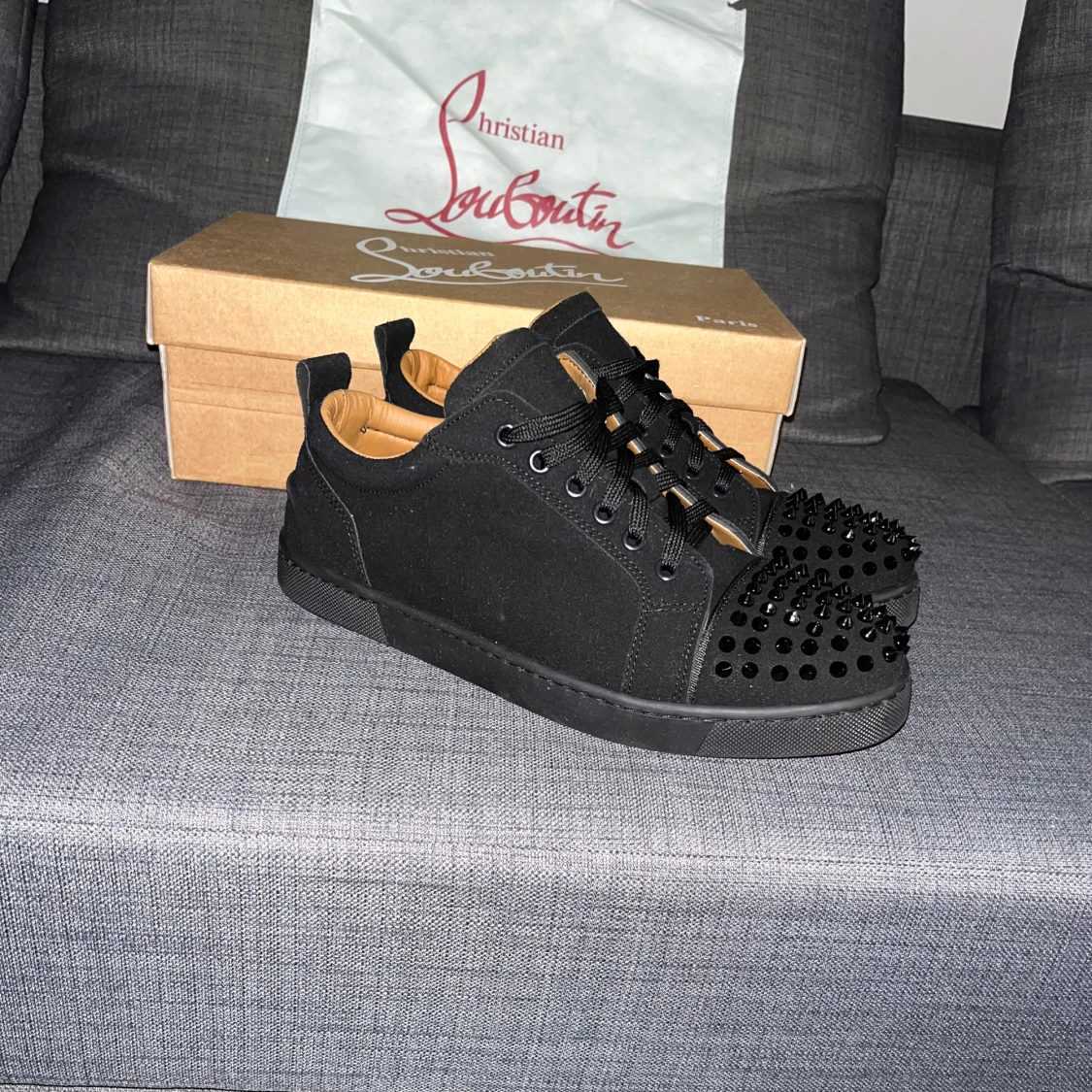 Christian Louboutin svarta sneakers med nitar - 1
