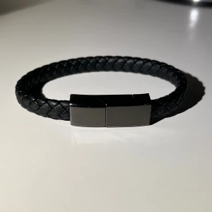 Laddarmband Iphone - Svart snyggt laddarmband Iphone/USB. 