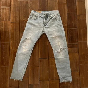 Dondup jeans - Dondup jeans | Riktigt feta och populära jeans | Skick= 9/10 | nypris= 4000 kr | vårt pris= 249 kr | Hör av dig vid minsta fundering!