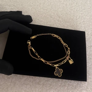 LV armband  - @luxaryvault på Instagram 