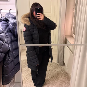 Canada Goose jacka  - Säljer min fina Canada Goose jacka då jag köpt en annan vinterjacka nu. Jackan är fin och välskött! 
