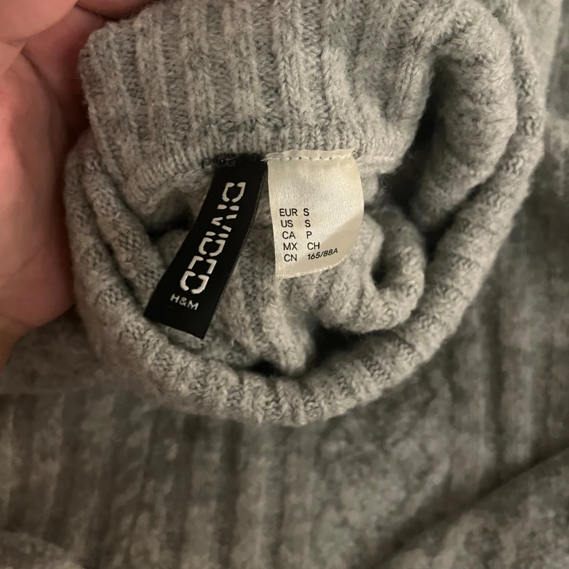 Grå polotröja från H&M, stickad S - 1