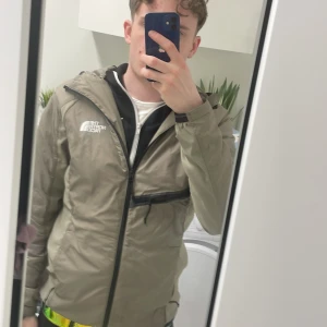 Northface x supreme windbreaker - Pris diskuteras 