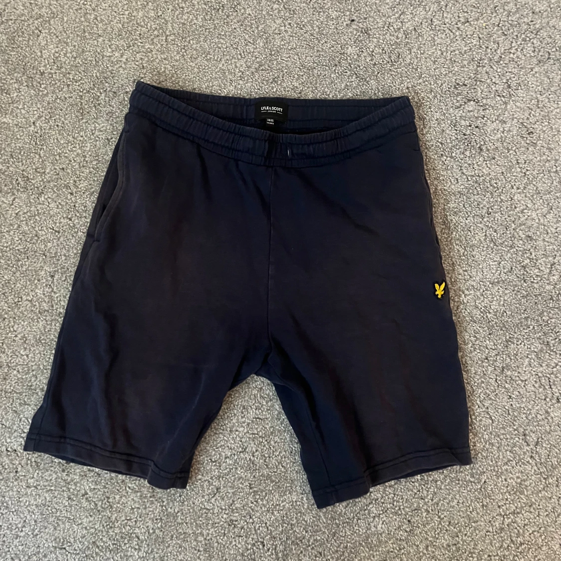 Mörkblå shorts från Lyle & Scott