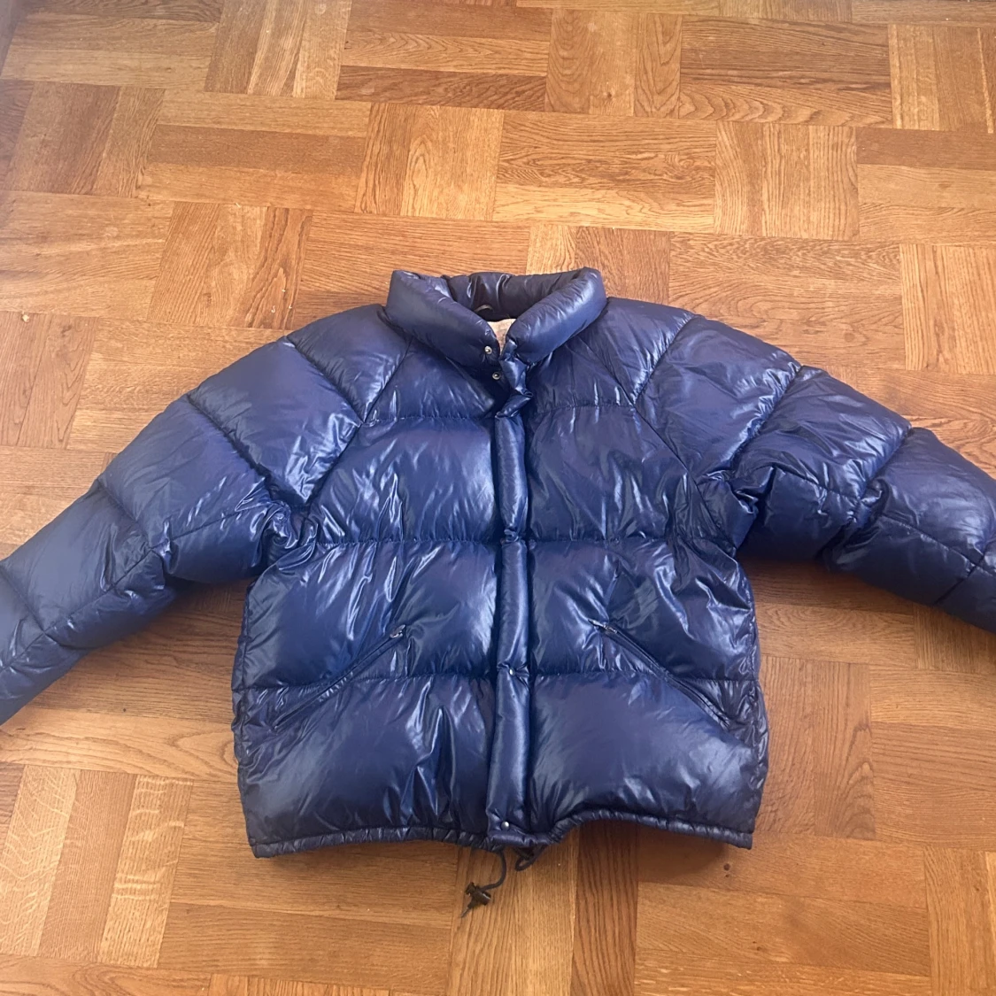 Mörkblå pufferjacka från Moncler