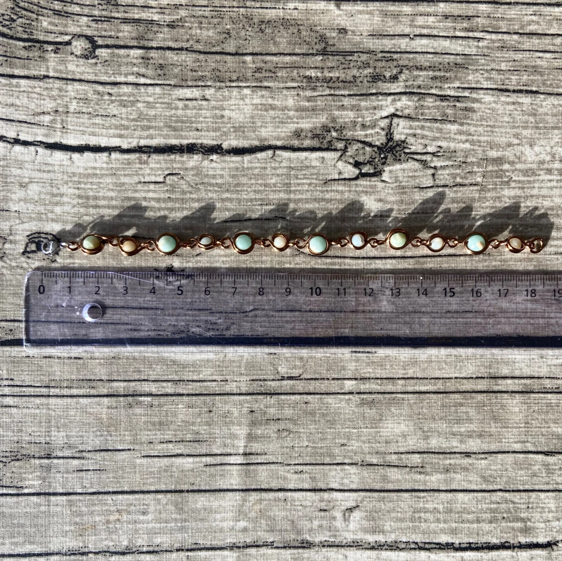 Armband med ljusgröna/ljusblå stenar och koppartråd - 4