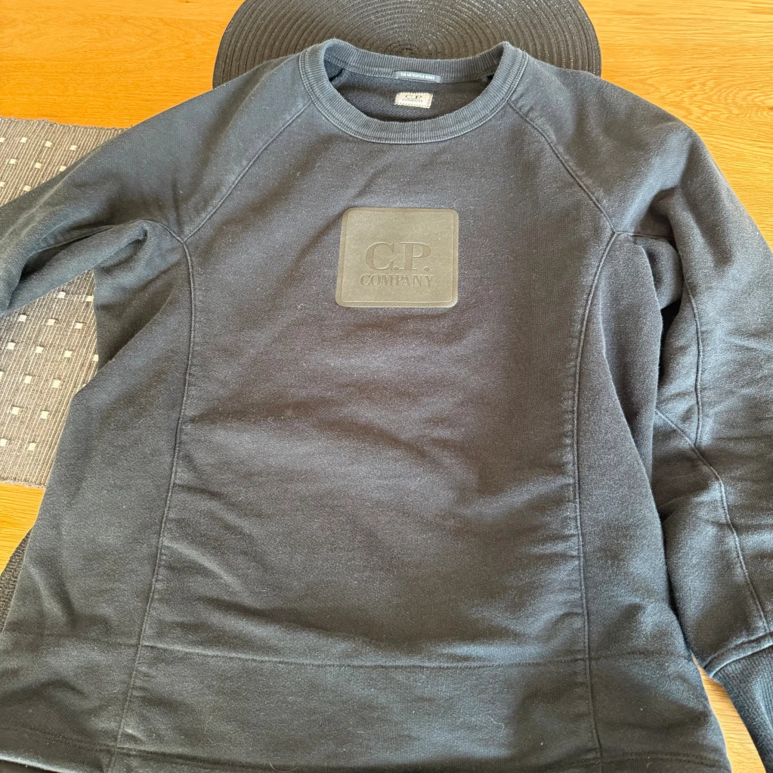 Svart sweatshirt från C.P. Company - 1