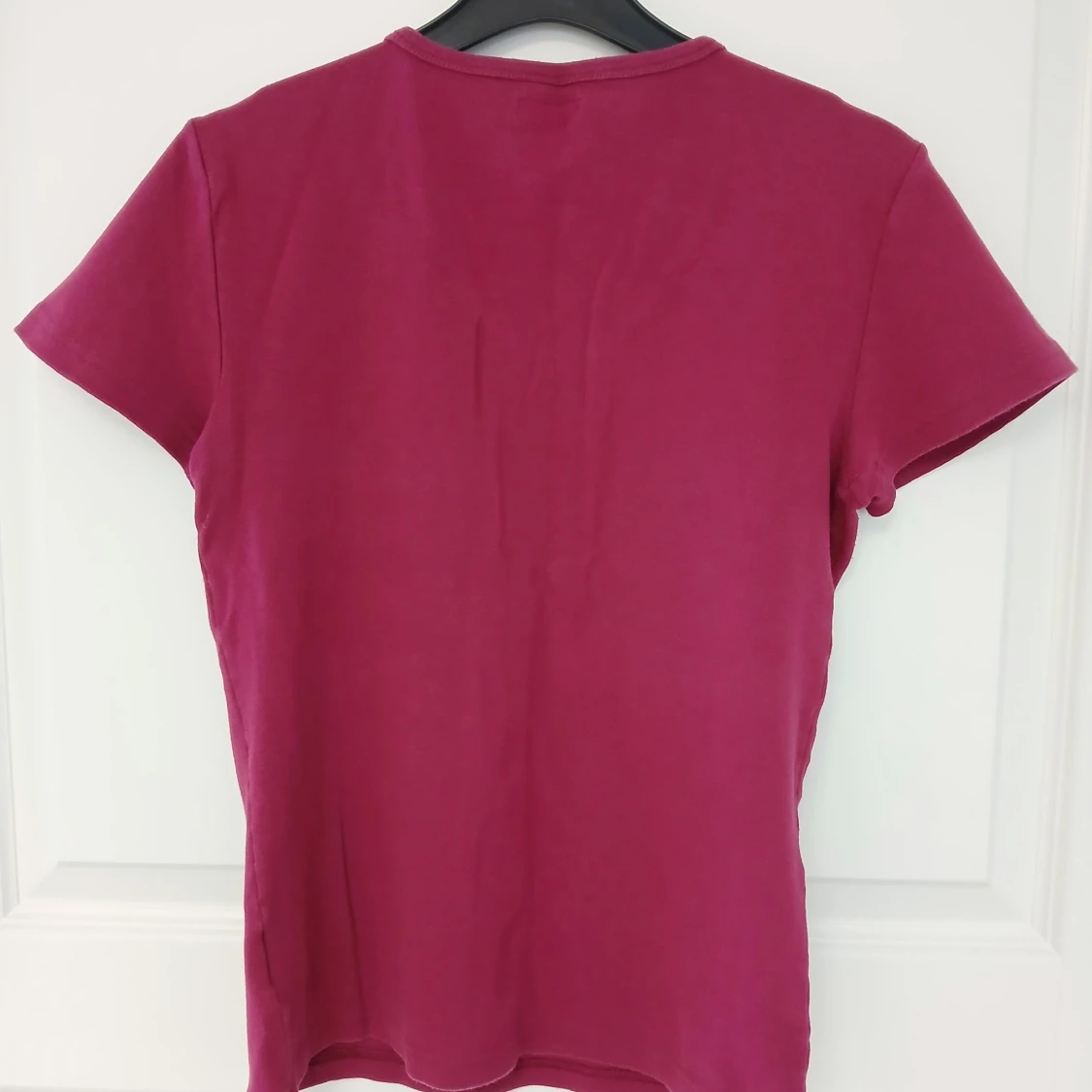 V-ringad topp med korta ärmar - 1