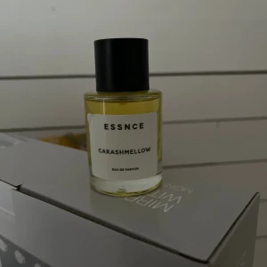 Essnce Parfym - Essnce i doften Carashmellow, aldrig använd endast testad en gång. Säljs då lukten inte kändes som jag😅