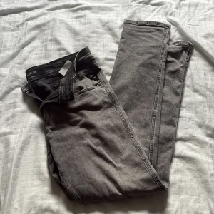 Replay Anbass grå  - Säljer ett par Replay Anbass jeans. Storlek 30/30, 8/10. Hör av om du har några funderingar 