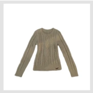 Hollister sweater! - Fett skön och sött Hollister sweater!! Den är perfekt till hösten och vintern. Tryck gärna på köp nu!!🍁🧡👻