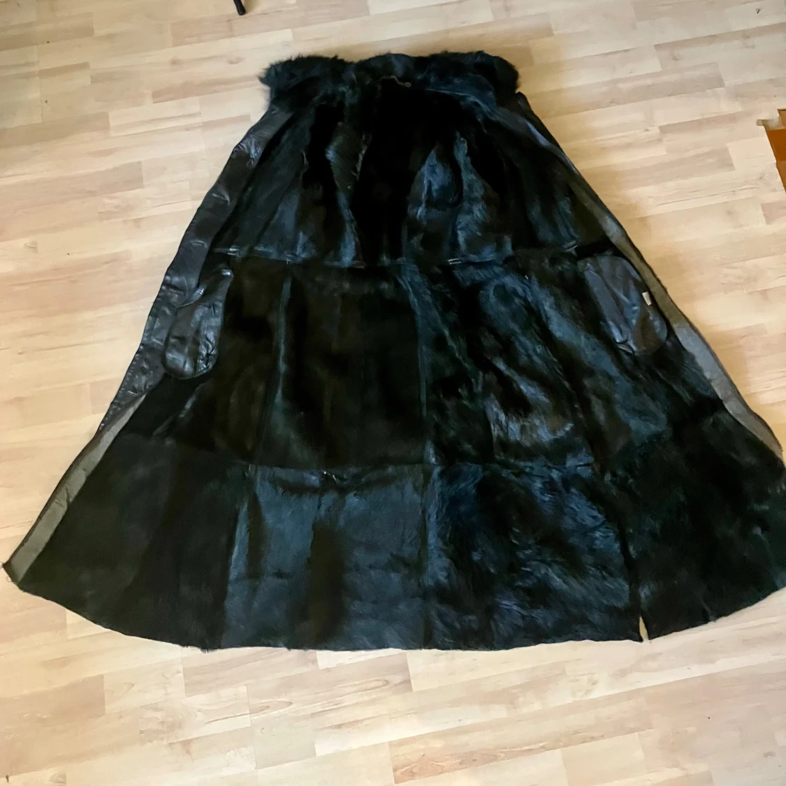 Svart lång mockakappa från Bernard - 3